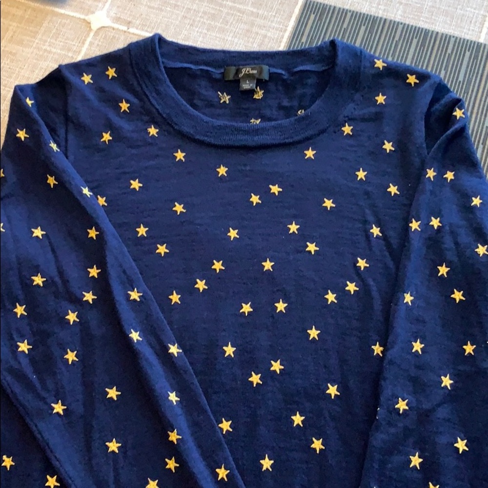 Woman’s light weight long sleeve navy sweater